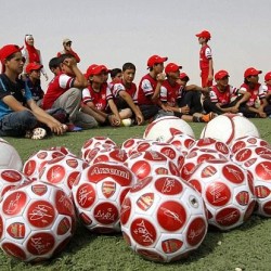 Arsenal: focival segítenek a szíriai menekülttábor fiataljainak