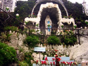 Tizennyolcszor jelent meg Szűz Mária Lourdes-ban
