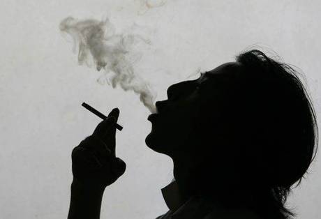 Miért tartanak ki a dohányosok a füstölgés mellett?
