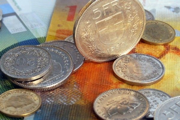 Devizapiac – Stabilan 294 forint közelében az euró