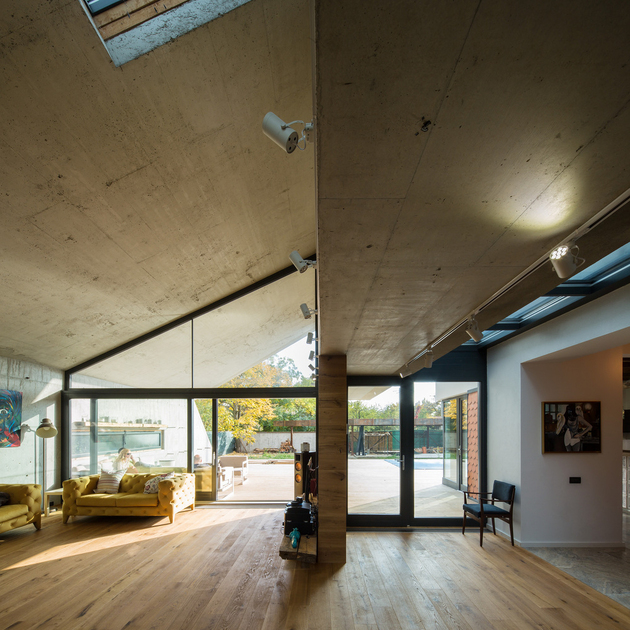 14-asymmetrical-concrete-addition-modernises-existing-home-thumb-630xauto-60114