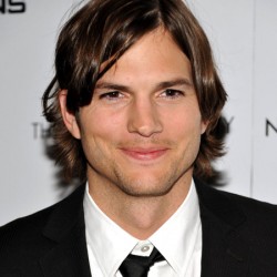 Ashton Kutcher játssza el Steve Jobsot