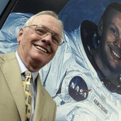 Az egész világ gyászolja Neil Armstrongot