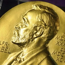 Mo Jen kapta az irodalmi Nobel-díjat