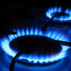 10%-kal csökkentené a gáz- és a villanyárakat a kormány
