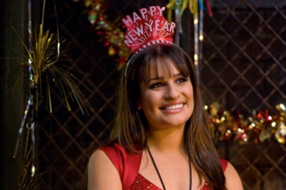 A Szilveszter éjjel című filmben Lea Michele mókás fejdíszt visel